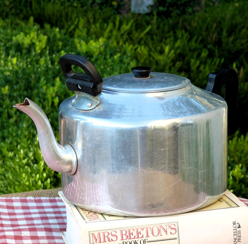 Large aluminium tea - large, pot