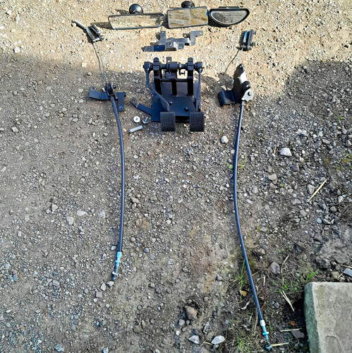 Man dual control pedals - he,