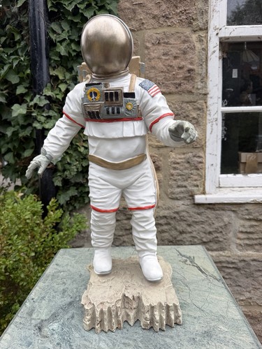 Large 52cm resin astronaut - large,