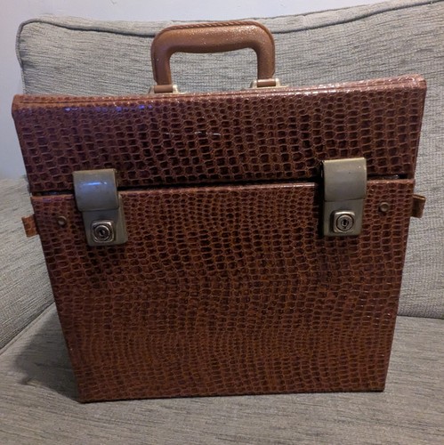 Vintage brown faux croc - brown, skin