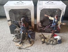 Assassins Creed Unity Figurines Elise the Fiery Templar and Arno the Fear Statue