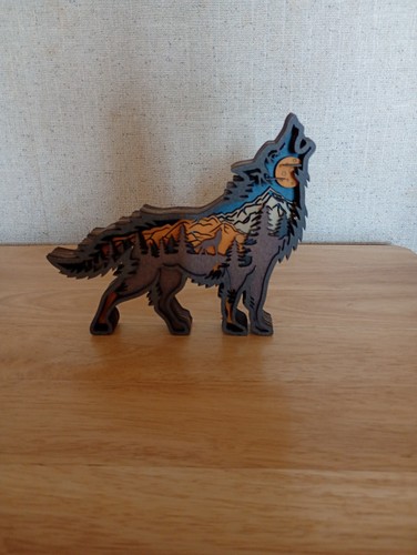 Wolf detail wood - wolf,