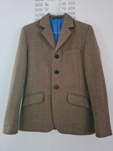 Youth showing selection tweed - showing,