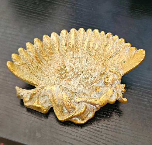 Brass shell shaped trinket - brass,