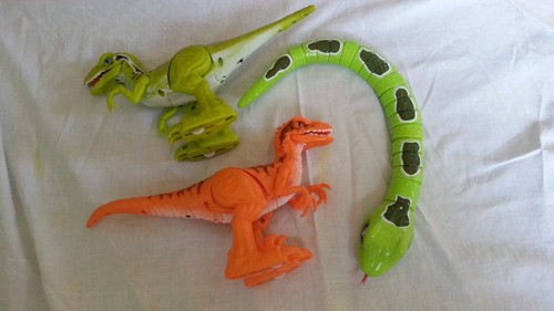 Zuru toys robo alive robotic - zuru,