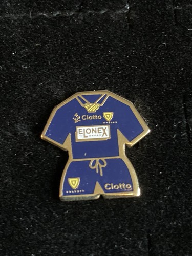 Small wimbledon kit badge - small,