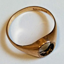Hallmarked 9 CT Gold Signet Ring No Stone Size O 1.52 Grammes