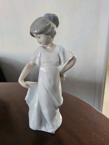 Nao porcelain figurine girl - girl, '