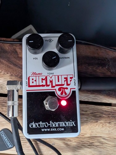 Electro harmonix ehx nano - harmonix, big
