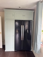 Kitchen Island & fridge