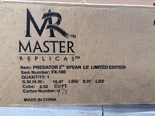 Boxed master replicas predator - boxed,