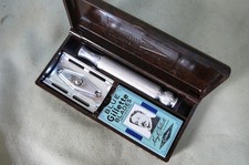 Vintage bakelite Gillette Bakelite box razor set travelling razor set NO BLADES