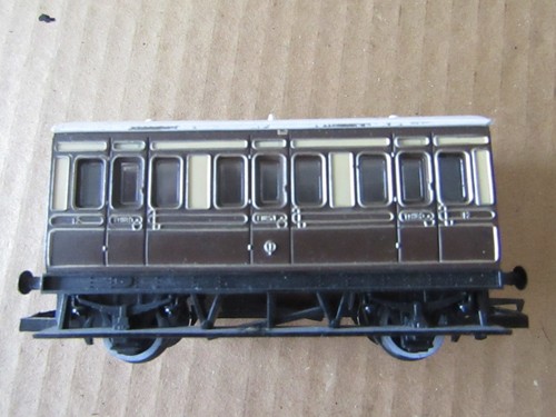 Hornby 016 small coach - ,