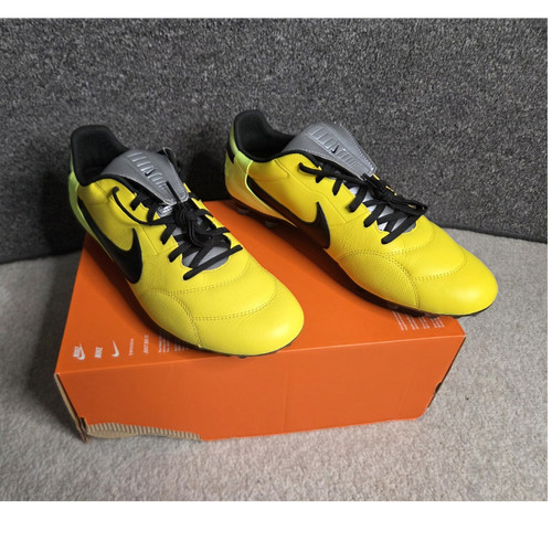 Nike premier iii moulded - nike,