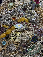 JOB LOT BROKEN VINTAGE COSTUME JEWELLERY SPARE REPAIR HARVEST CRAFTS 1.8kg