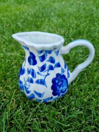 Small blue white colonial - blue,
