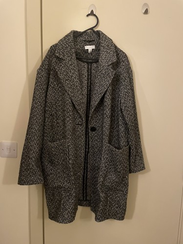 Black and white coat - black,