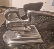 STUNNING 'BENTLEY MASCOT FLYING B' METAL DESK PAPERWEIGHT