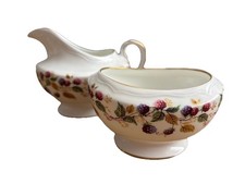 Rare Aynsley "Bramble Time". Sugar Bowl And Milk Fine Bone China.