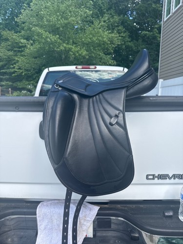 Lightly used kentaur black - lightly, 18"