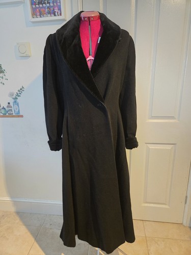 Vtg laura ashley - laura,