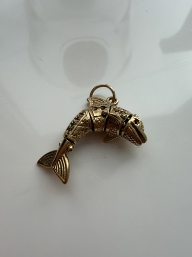 9ct gold moveable - , dolphin