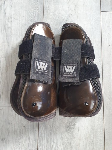 Large brown tendon - brown, boots.