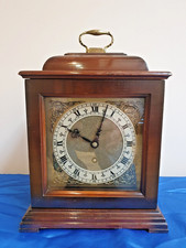 A QUALITY BRACKET / MANTEL CLOCK BY SMITHS C1940 - JEWELLED PLATFORM ESCAPEMENT