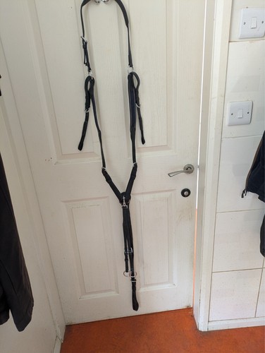 Point breastplate black - point,