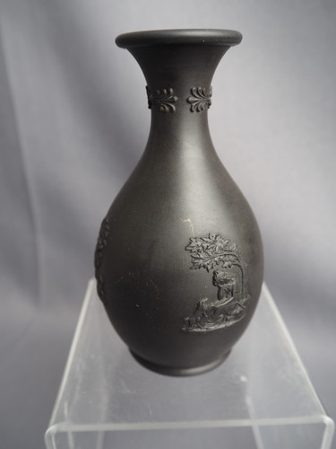 Wedgwood black basalt bud - basalt, vase