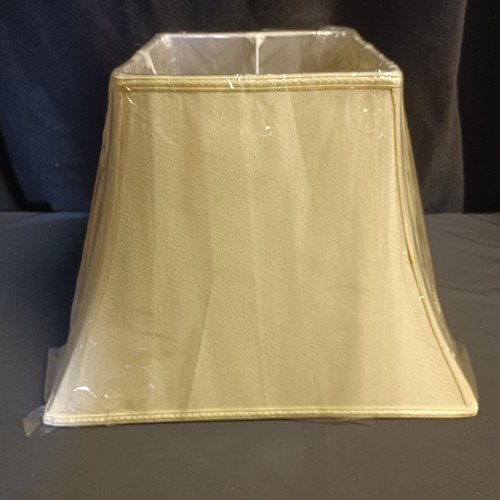 Large pale yellow gold - pale,