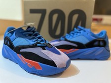 YEEZY BOOST 700(HP6674)
