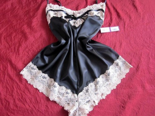 Slinky black satin - slinky,