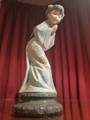 Lladro sayonara porcelain - "sayonara",