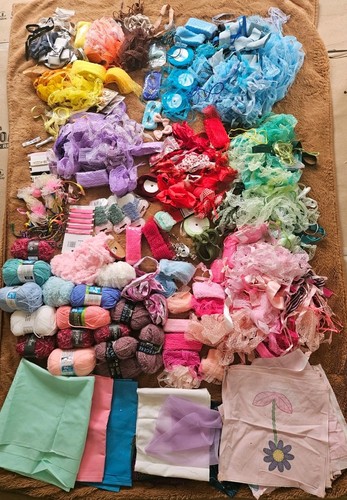 Lace ribbons wool few - lace,