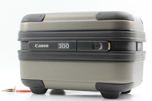 Near mint canon lens - mint,