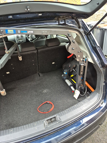 Car hoist lifting - car,