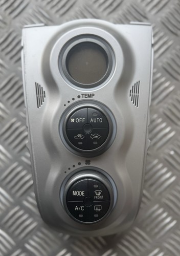 Toyota yaris 2006 interior - toyota,