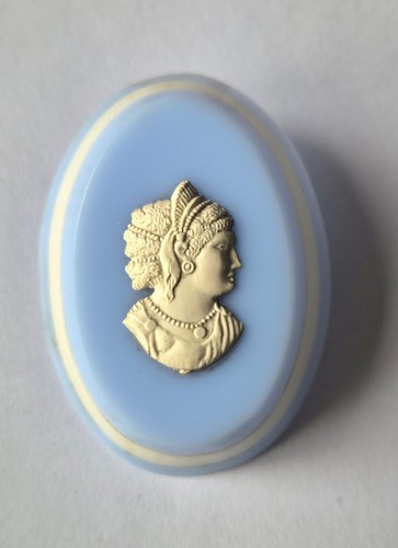 Vintage lucite cameo - lucite, brooch