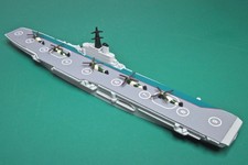 TRIANG MINIC SHIP HMS ALBION as COMMANDO CARRIER + 5 Camo HELICOPTERS Replica
