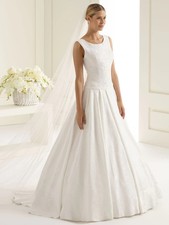 Bianco Ivory Plain Single Tier Chapel Length Veil with Cut Edge