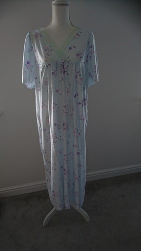 Vtg blue floral liquid - blue, satin