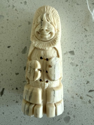 Vintage alaskan hand - vintage, 2.5”