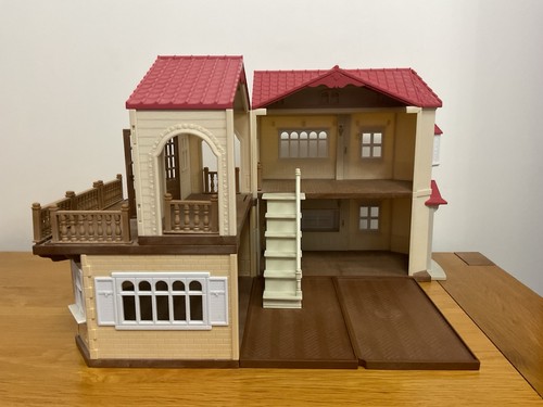 Sylvanian families red roof - families,