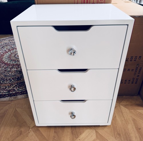 White wood 3 drawer - x,