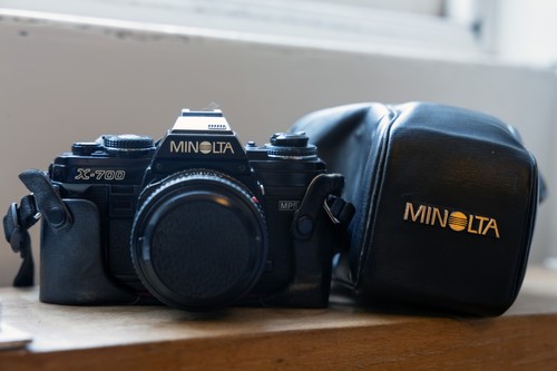 Minolta 700 35mm slr - x‑700,
