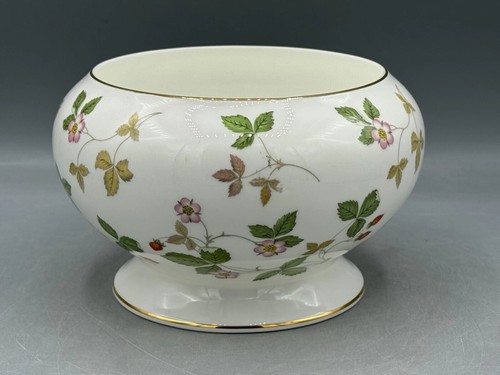 Wedgwood vase wild - wild, strawberry