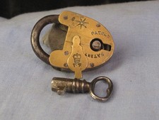 BRASS ANTIQUE VR QUEEN VICTORIA REGINA VICTORIAN PATENT PADLOCK LOCK & KEY