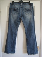 Y2K Early 2000`s Vintage Oasis