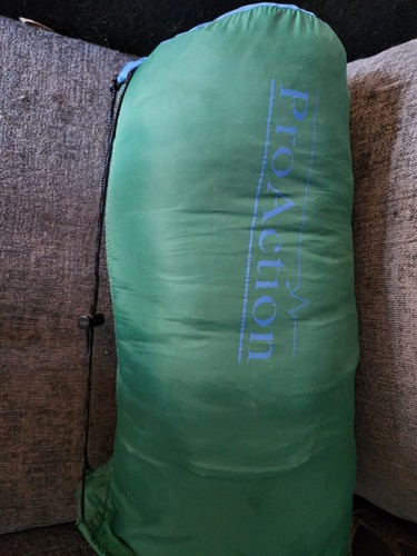Single quilted sleeping bag - single,
